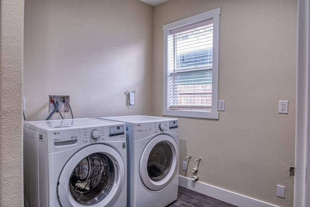 Villa 4Br Victorian Walk To Uc Davis & Shriner Med Cen Sacramento Esterno foto