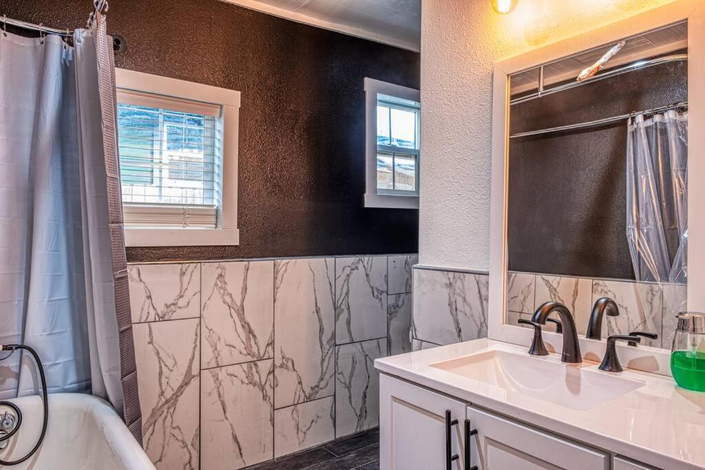 Villa 4Br Victorian Walk To Uc Davis & Shriner Med Cen Sacramento Esterno foto