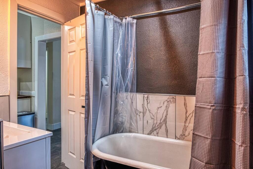 Villa 4Br Victorian Walk To Uc Davis & Shriner Med Cen Sacramento Esterno foto